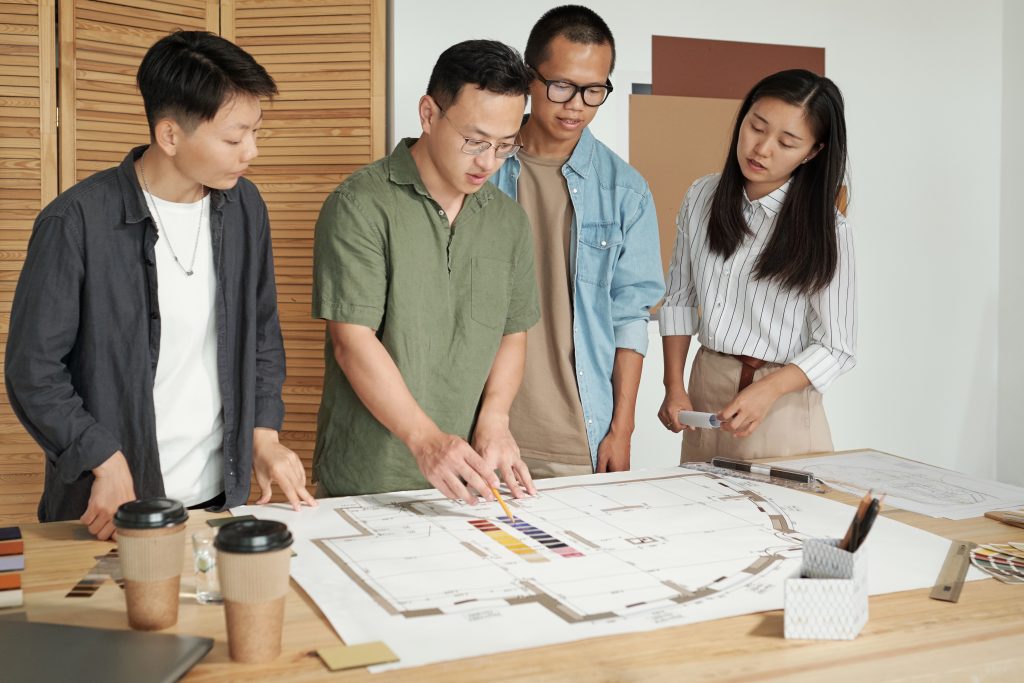企業要找內部的品牌設計師還是外包？ 在選擇品牌設計資源時，多數企業會考慮兩個方向： 聘請內部設計師 委外合作 這可能是很多老闆最糾結的問題。 老實說，這個選擇沒有標準答案，根據你們自己的需求。 企業要找內部的品牌設計師還是外包？ 在選擇品牌設計資源時，多數企業會考慮兩個方向： 聘請內部設計師 委外合作 這可能是很多老闆最糾結的問題。 老實說，這個選擇沒有標準答案，根據你們自己的需求。